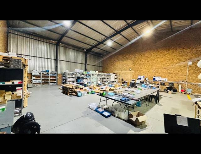 360M² WAREHOUSE TO LET IN CHAMDOR